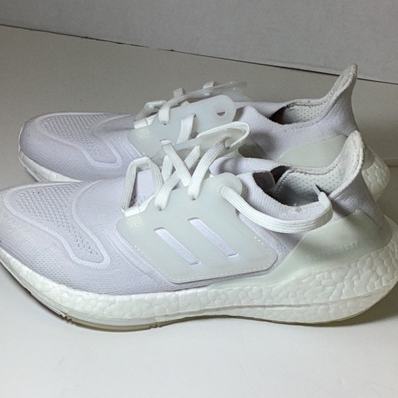 Adidas Men's Ultraboost 22 Running Shoes - Picture 9 of 13